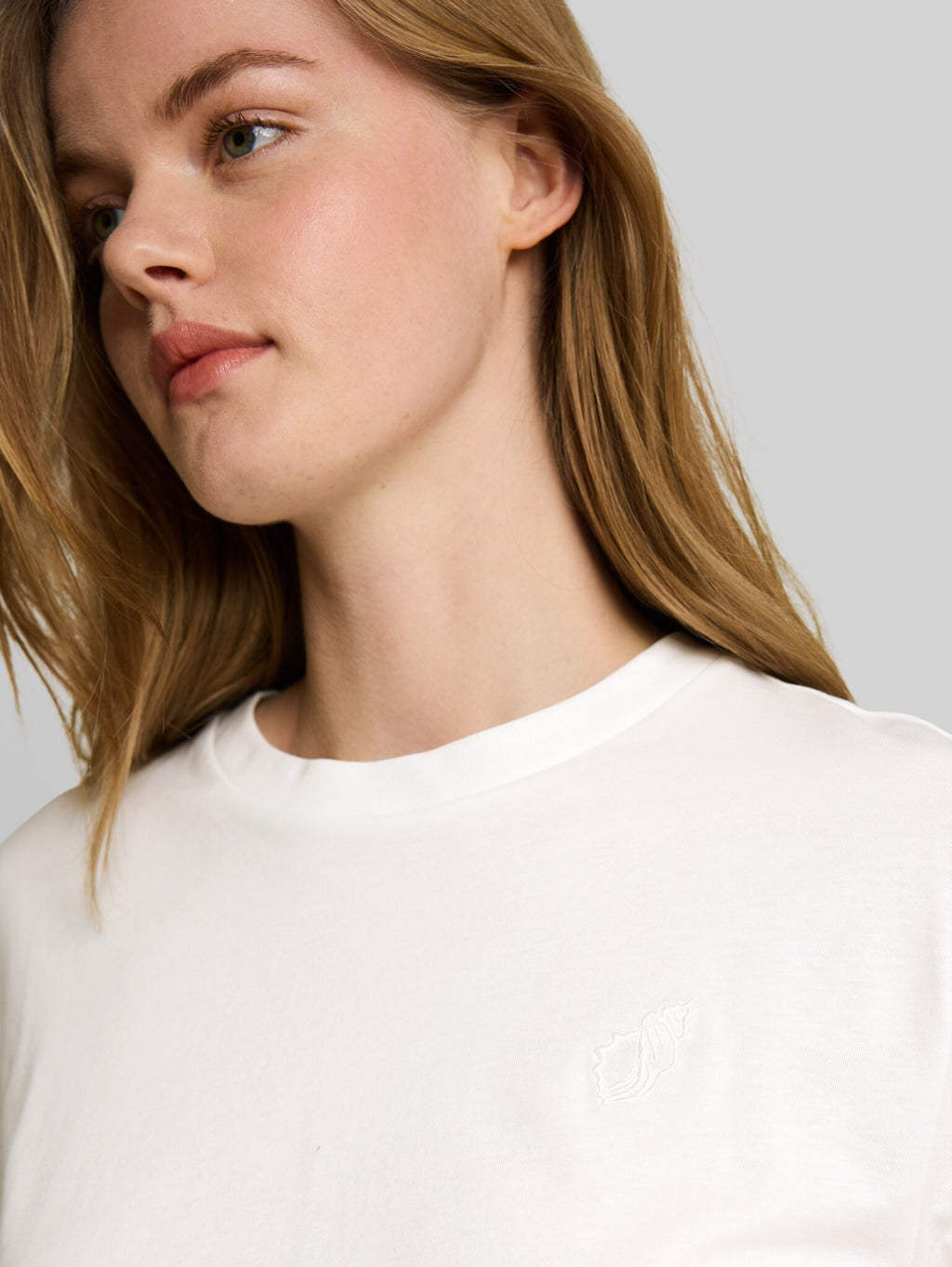 T-shirt con ricamo