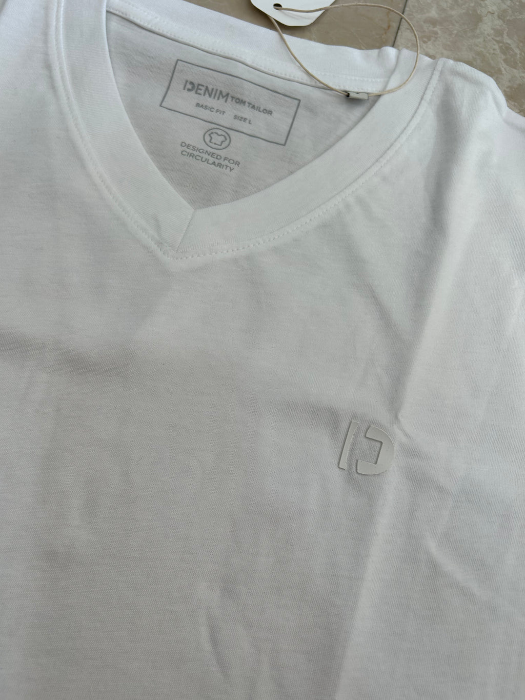 T-shirt basica scollo a V