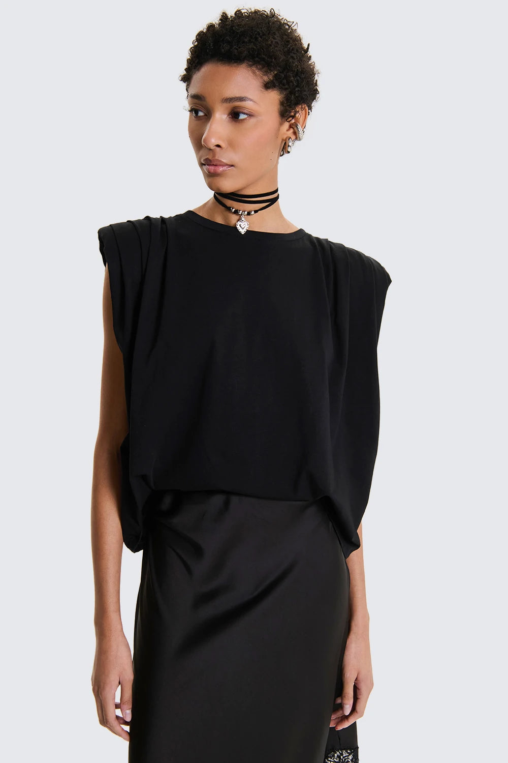 T-shirt con spalline