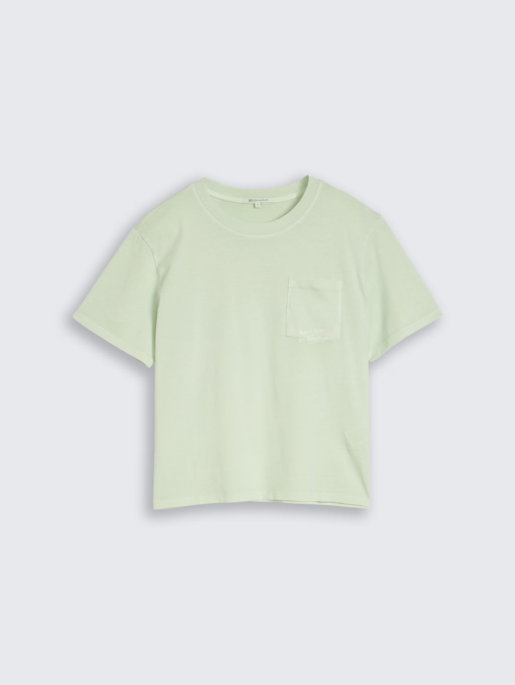 T-shirt con taschino e scritta