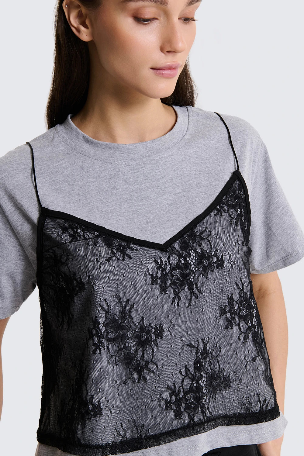 T-shirt con canotta pizzo
