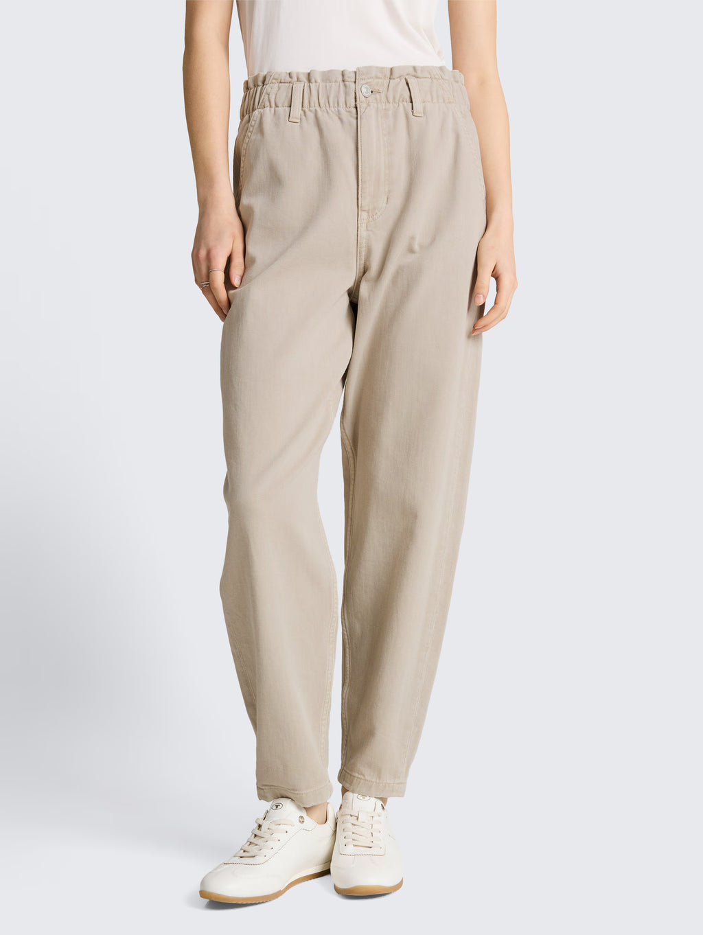 Jeans barrel con elastico in vita