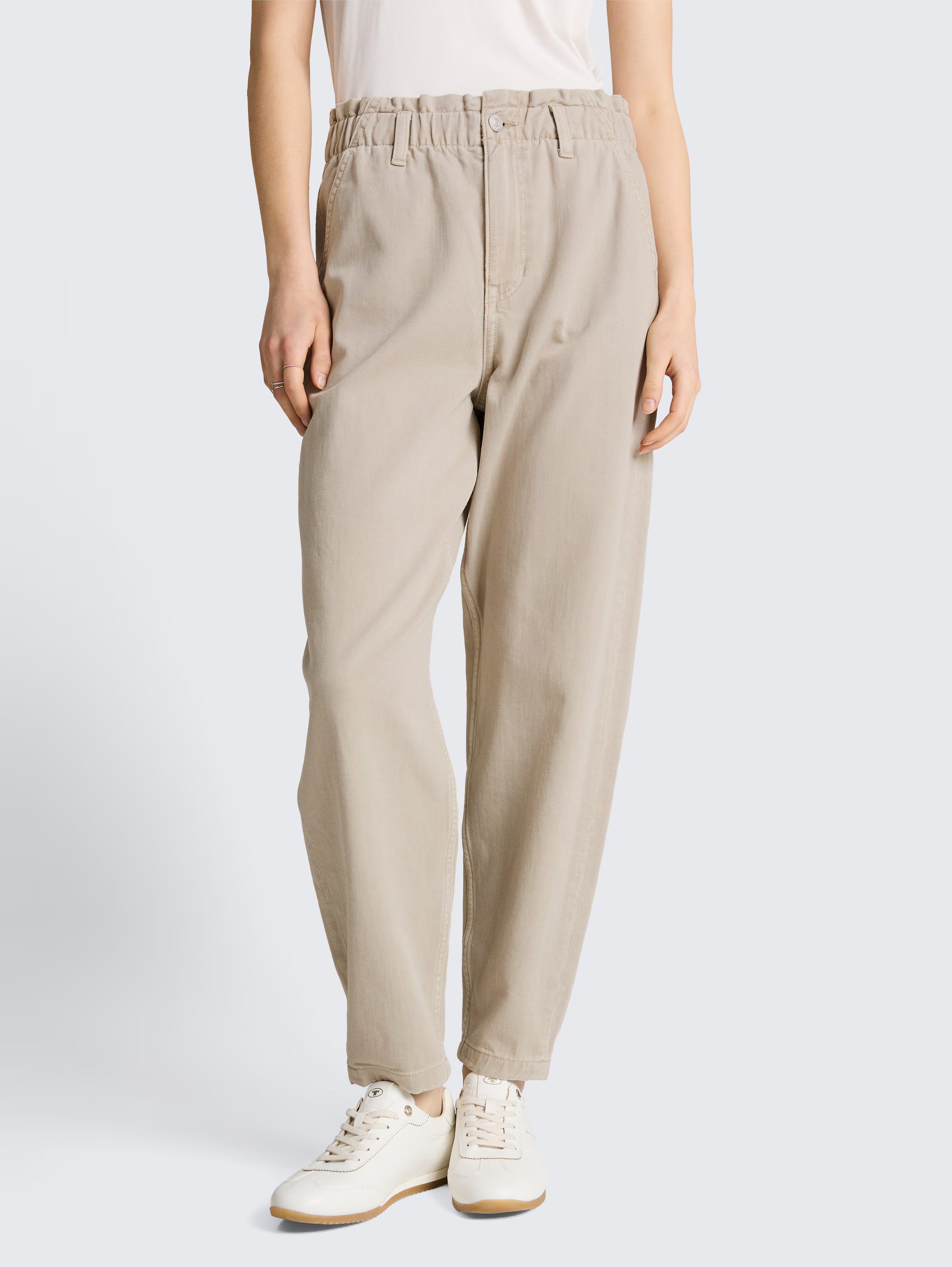 Jeans barrel con elastico in vita