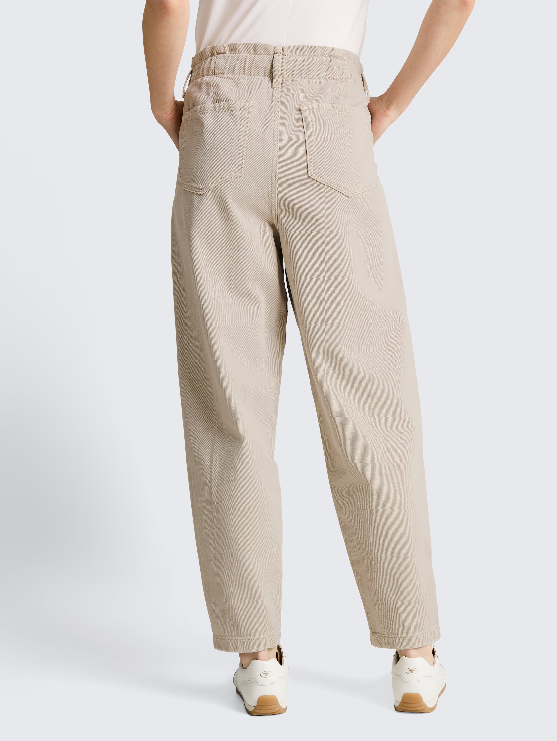 Jeans barrel con elastico in vita
