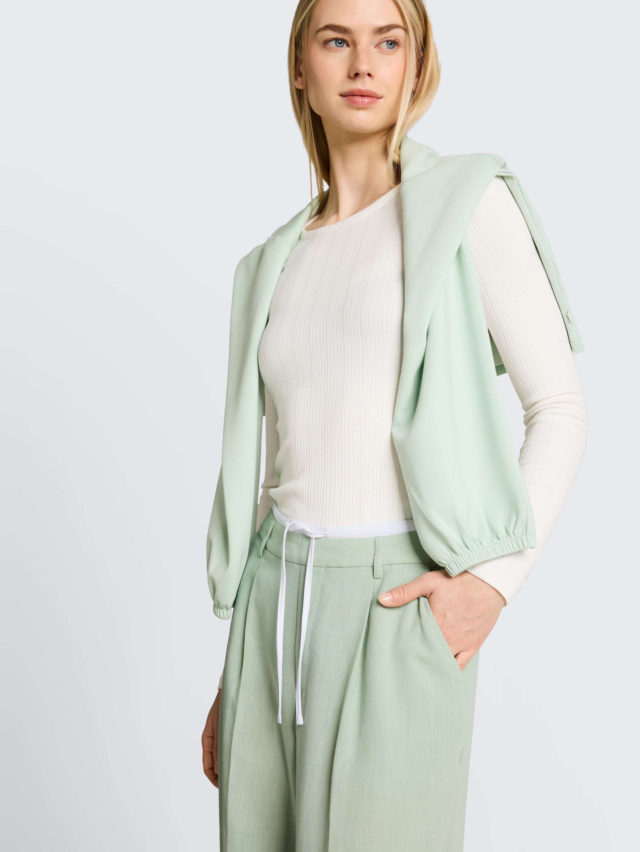 Pantalone con bordino bianco