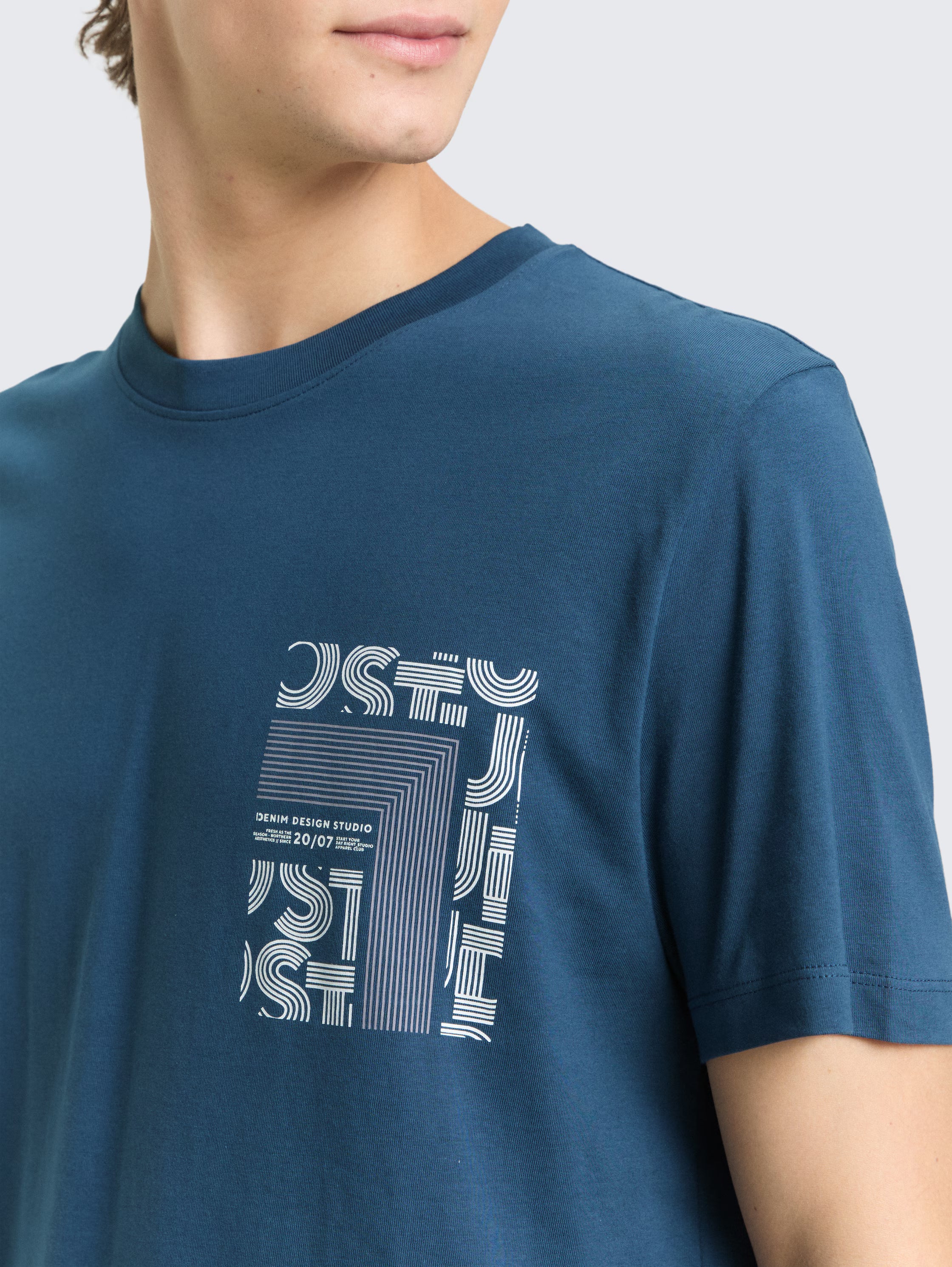 T-shirt con stampa taschino