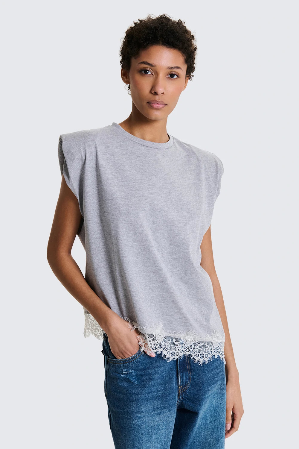T-shirt asimmetrica con pizzo