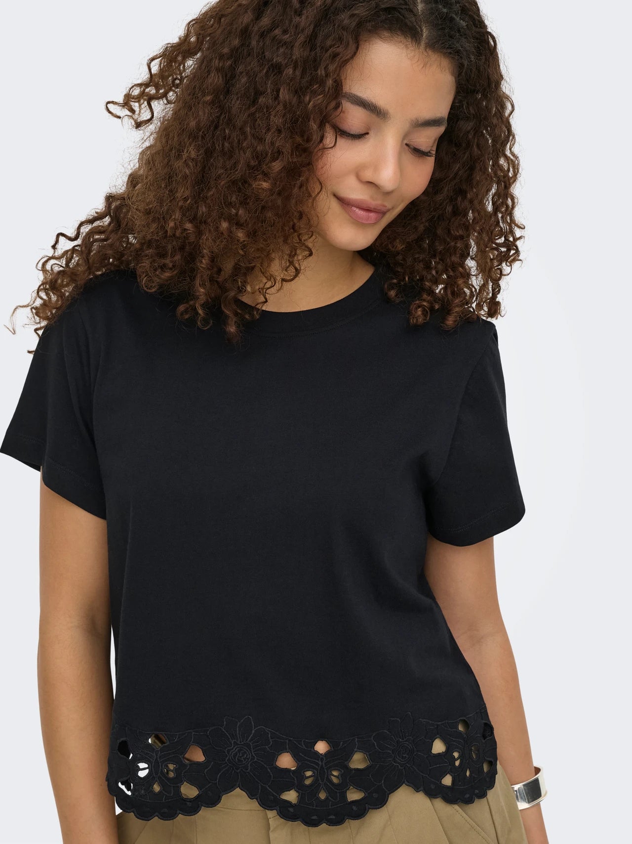 T-shirt con pizzo